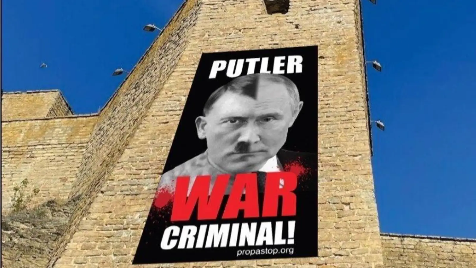 Estonya Rusya'yı böyle kışkırttı! Putin ve Hitler aynı afişte