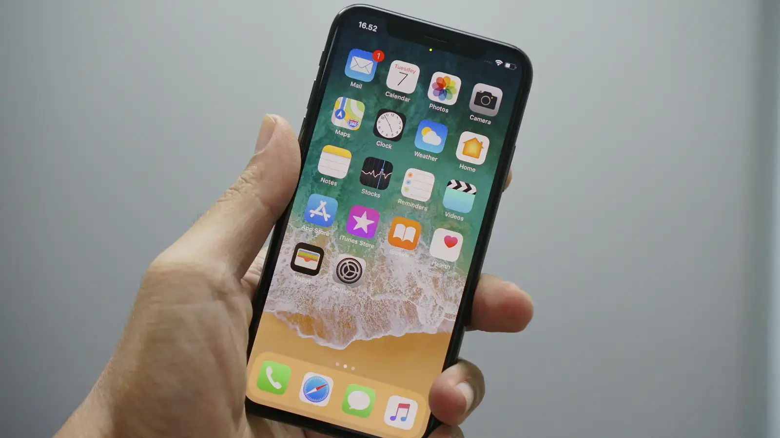 iPhone ekranındaki o küçük noktalar ne anlatıyor! Farkında olmadan izleniyor musunuz?