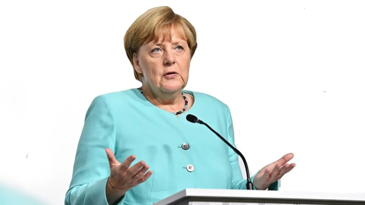 Merkel: Şansölyelik hayatımı hiç özlemiyorum, uyumak için artık daha çok vaktim var