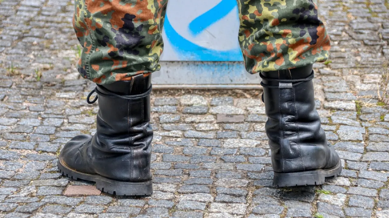 Üst düzey isim konuştu: Almanya'da zorunlu askerliğin geri gelmesi mümkün