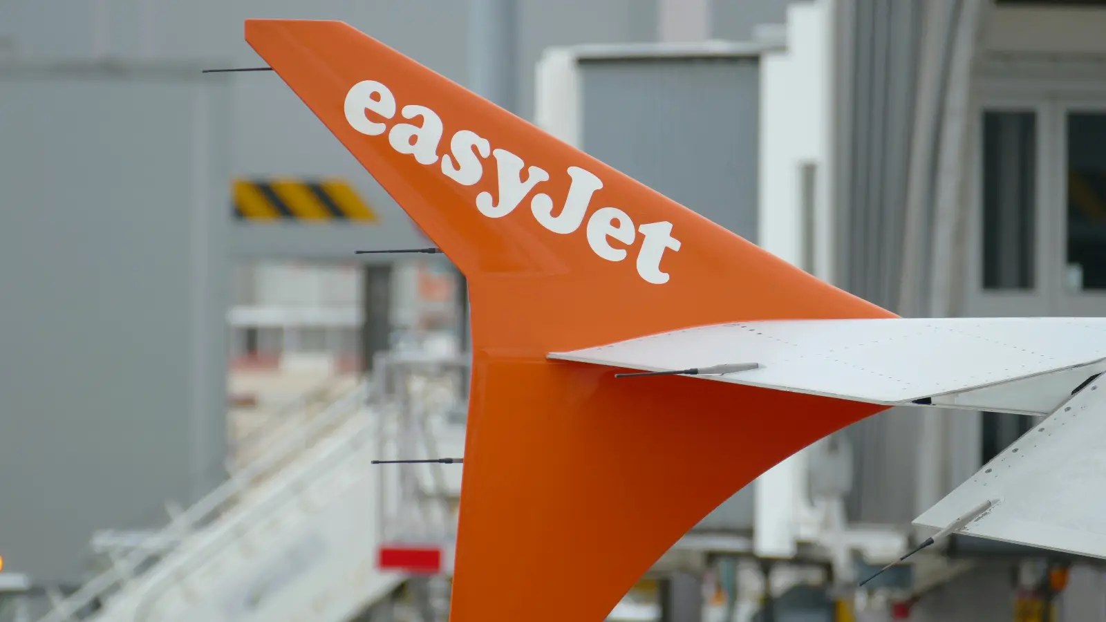 Yolcular Easyjet pilotunu çıplak ve sarhoş halde yakaladı