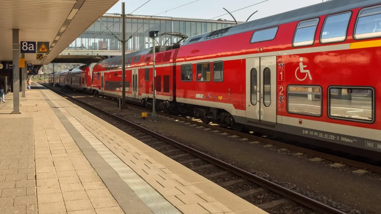 Deutsche Bahn tren görevlisinden skandal anons: Müslümanlar ayağa kalktı