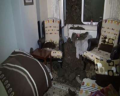 KAYAN TOPRAK DAİRELERİN CAMINDAN İÇERİ GİRDİ