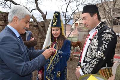 Amerikalı Gazeteci çift için Kayseri’de temsili evlilik töreni