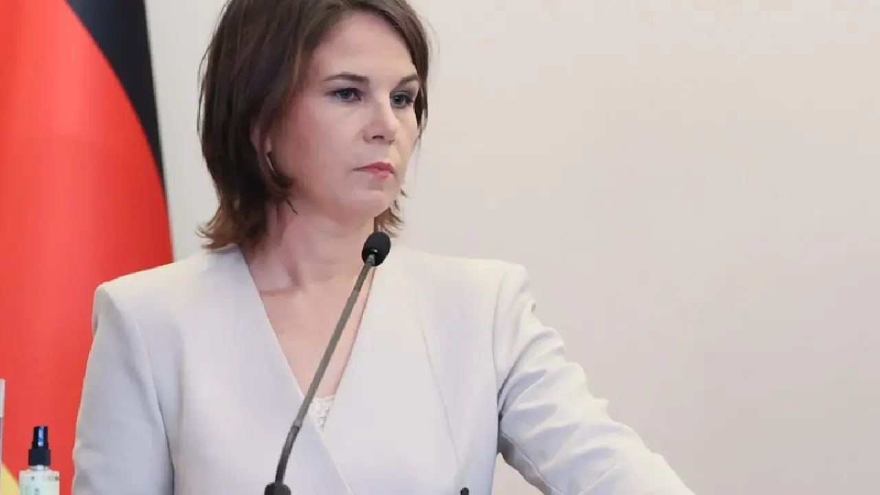 Almanya Annalena Baerbock'a 13 bin Euro maaş ödeyecek