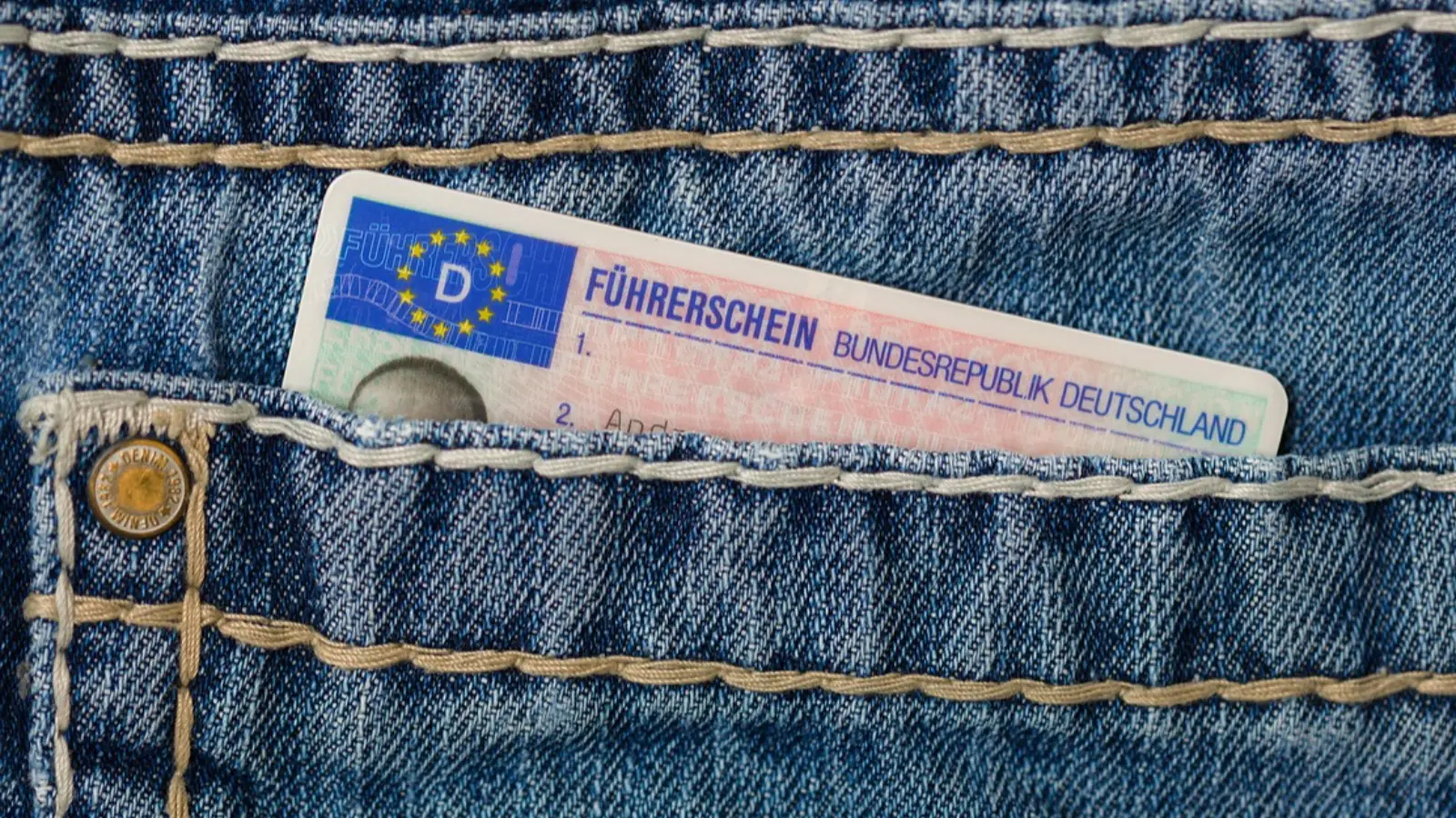 Kassel’de sınavsız ehliyet skandalı! 160 bin euro kazanmış...