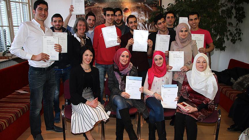 Almanya'da mültecilere uyum sertifikaları verildi