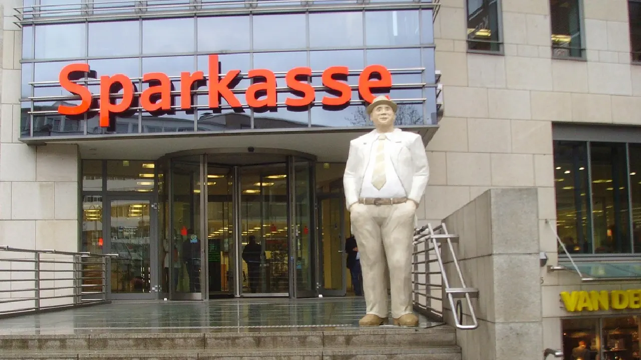 Sparkasse, yüzlerce müşteriye toplu para iadesi yaptı
