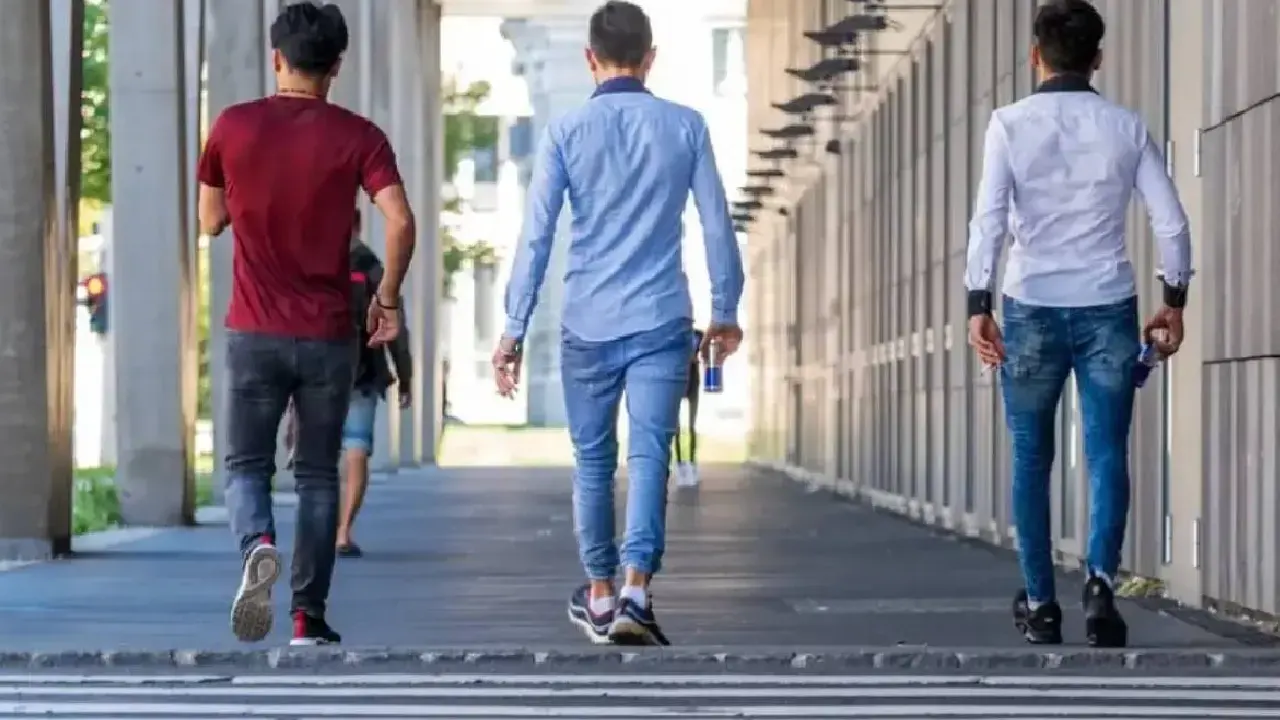 Almanya'da binlerce Afgan'ın ülkeyi terk etmesi gerekiyor ama...