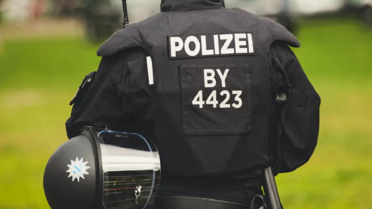Berlin'de polis şiddeti: 4 memur mahkemelik oldu