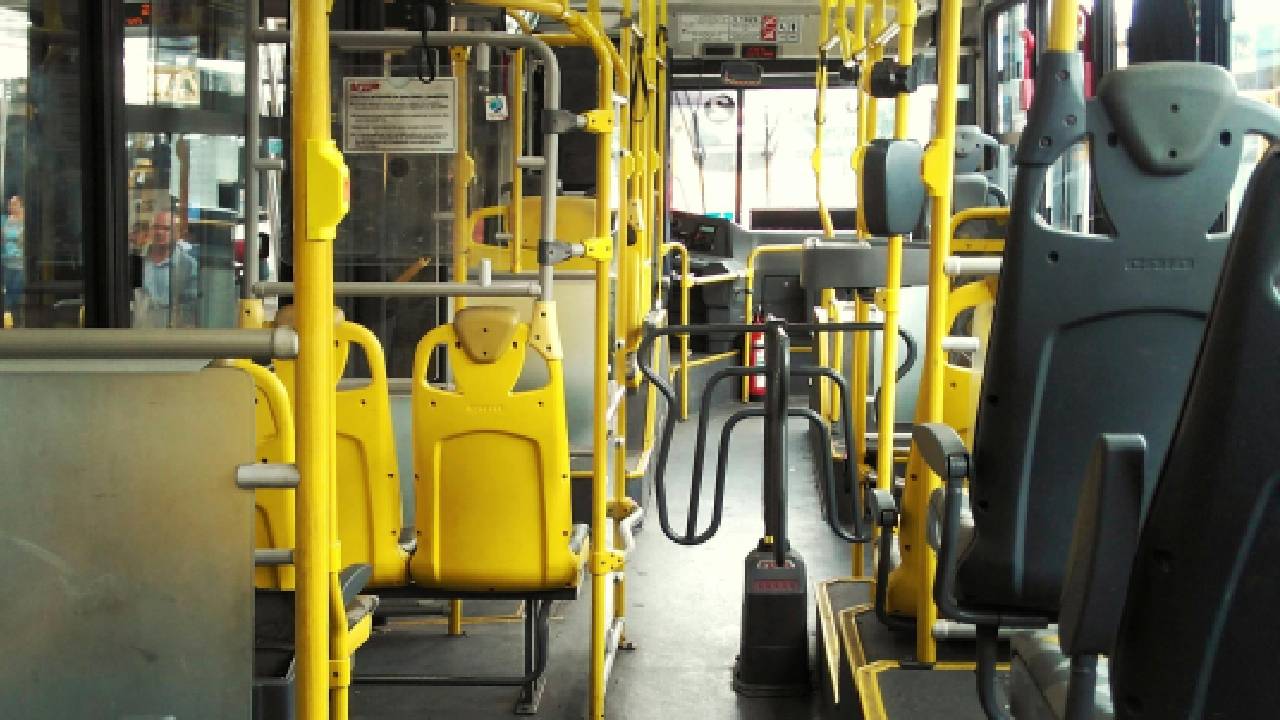 Baden-Württemberg'de otobüs çalan adam polisleri peşinden sürükledi