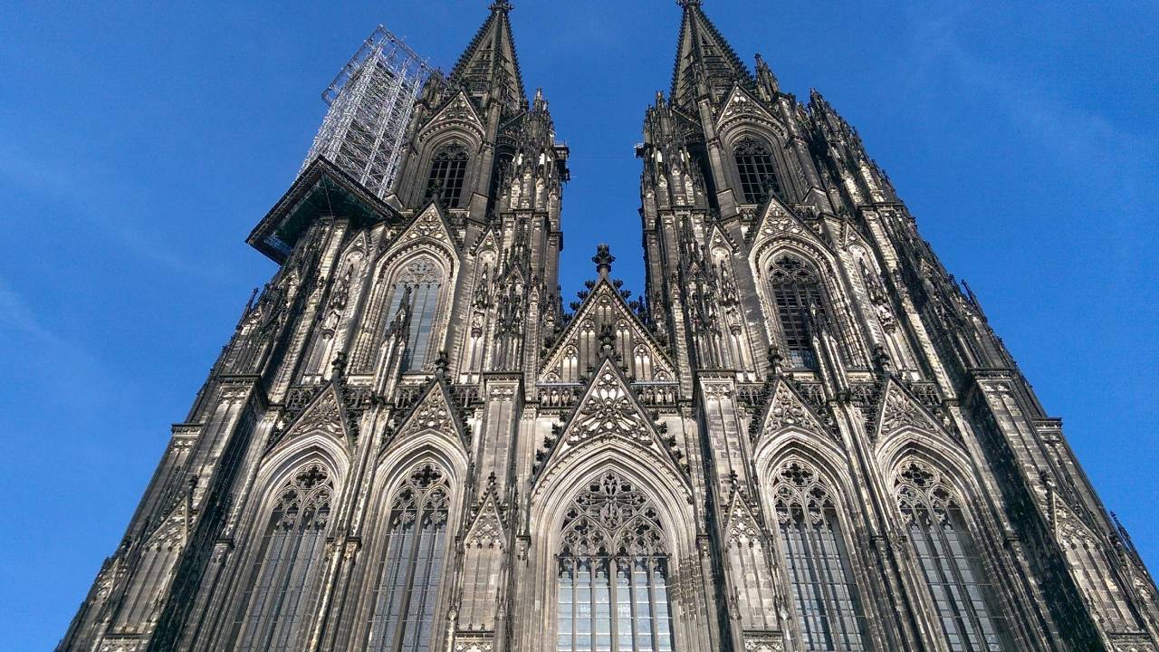 Köln Katedrali'nin önünde bıçakla yakalandı, oturma izni olmadığı ortaya çıktı