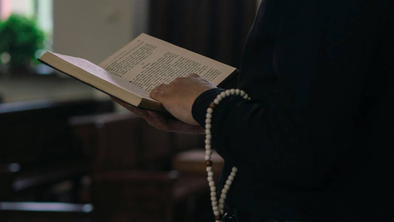 Hamburg'da 15 yaşındaki oğlunu papaza satan babaya 2 yıl hapis