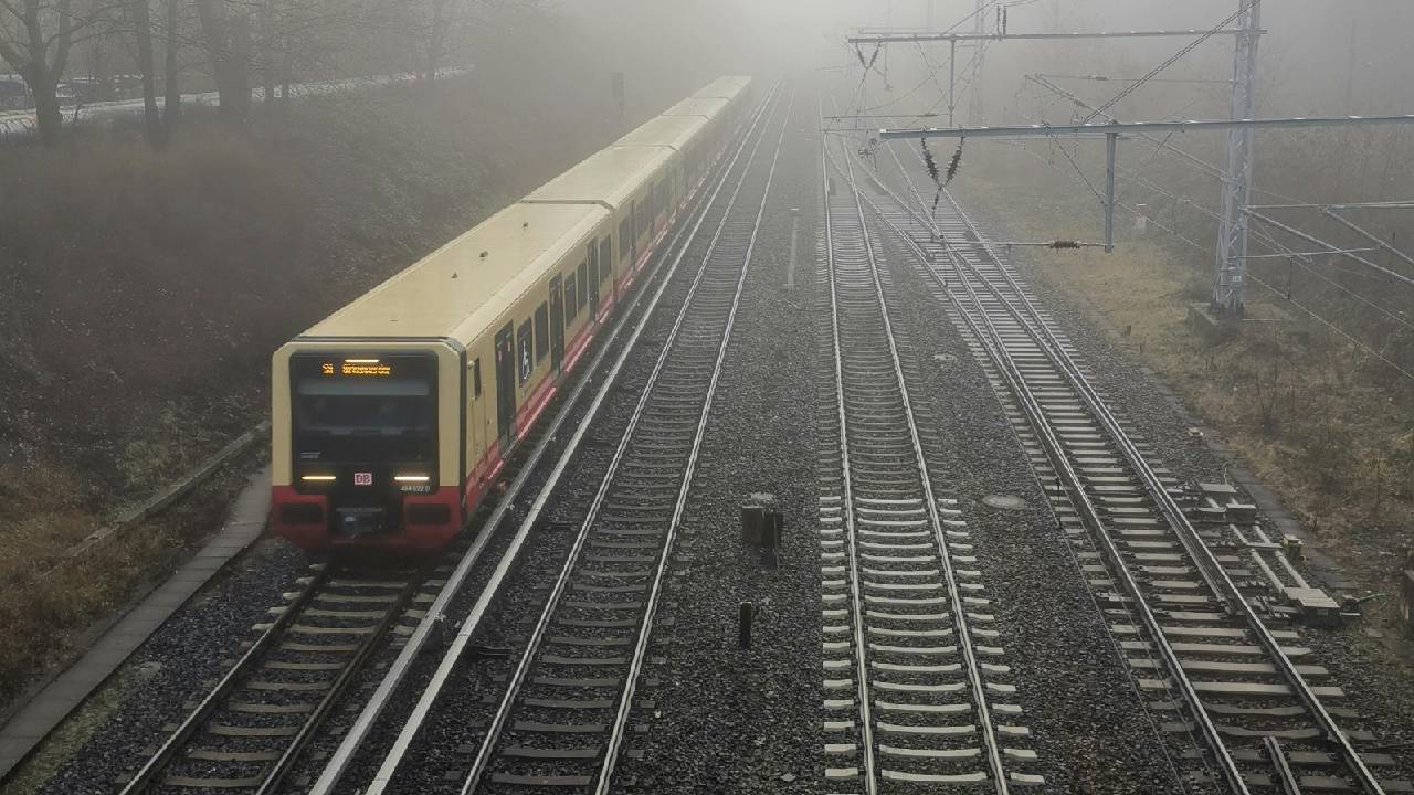 Berlin'de S-Bahn treninin üzerinde ölü bir genç bulundu!