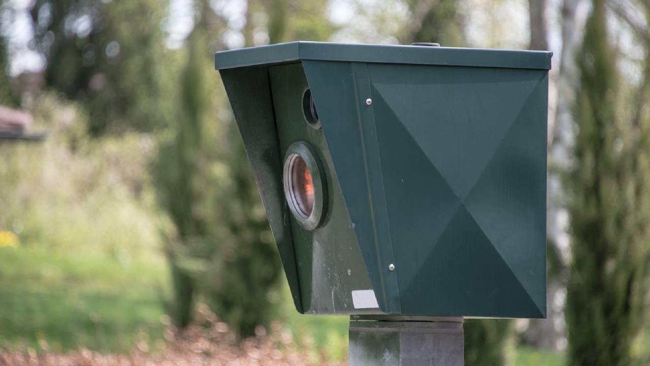 Almanya'da 20 km fazla hızla gittiği için 7500 Euro ceza yedi! İşin arkasından ne çıktı?