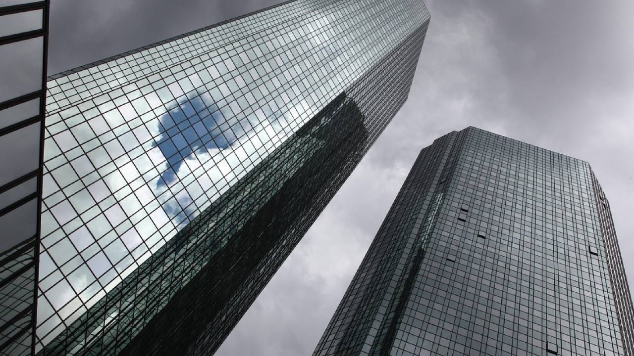 Deutsche Bank son 18 yılın zirvesinde, işten çıkarmalar işe yaradı!