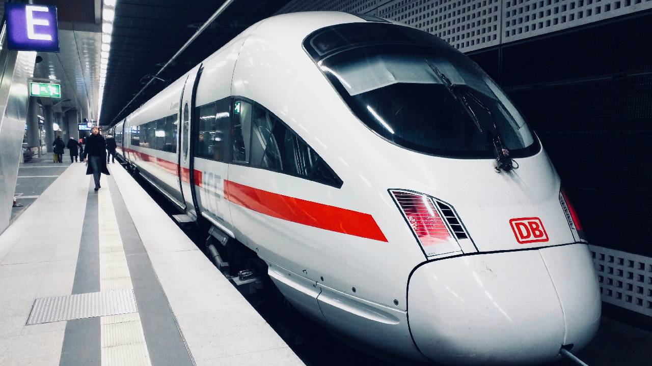 ICE treni tünelde arızalandı, yolcular 6 saat mahsur kaldı