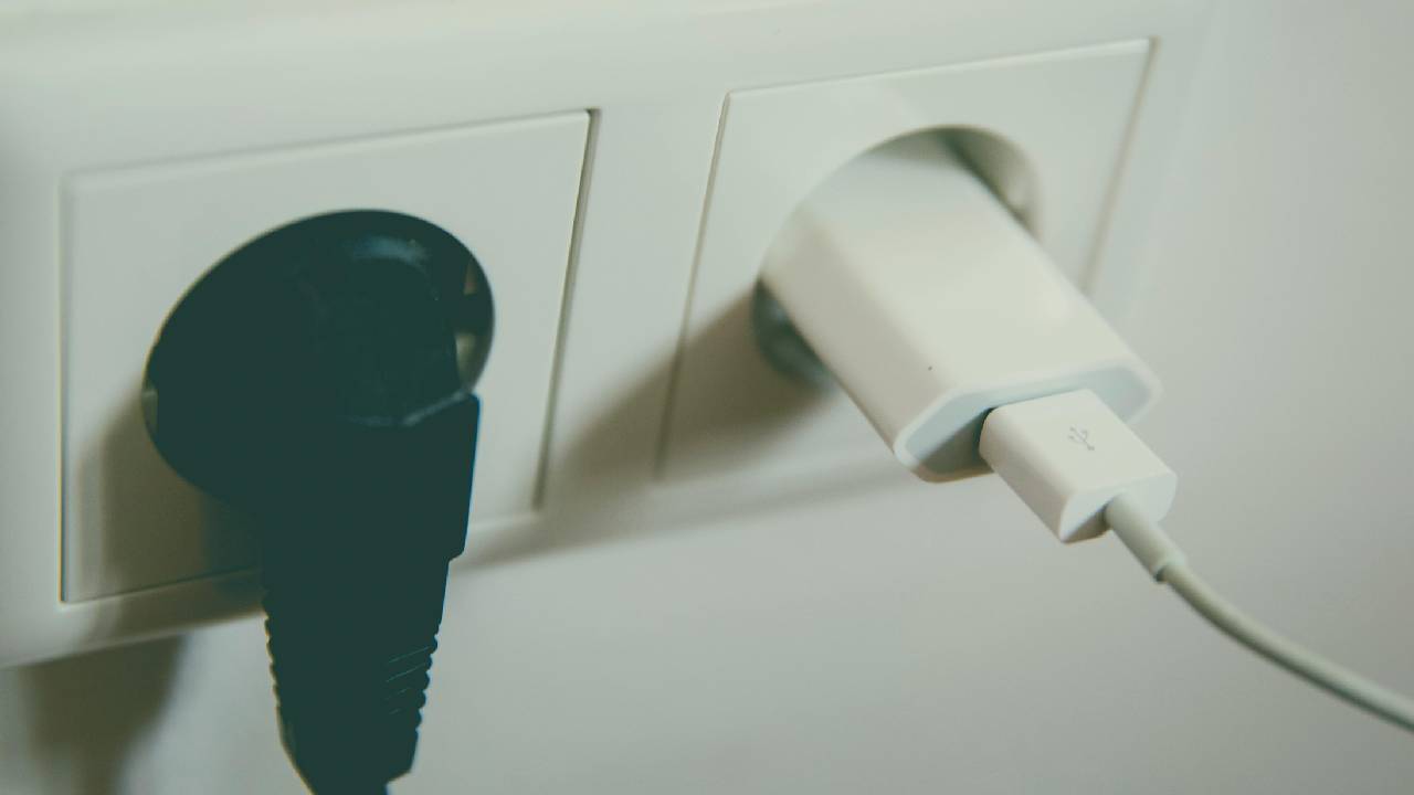 Elektrik çarpması riski nedeniyle prizler geri toplatılıyor