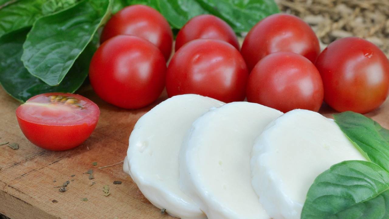 İtalya'da bir garson mozzarella yerken boğularak öldü