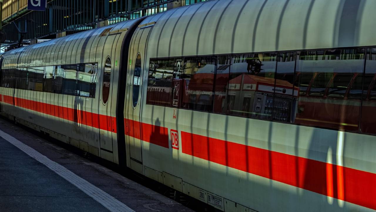 Almanya'da gençler Deutsche Bahn’ın kampanyalarına ikna olmadı
