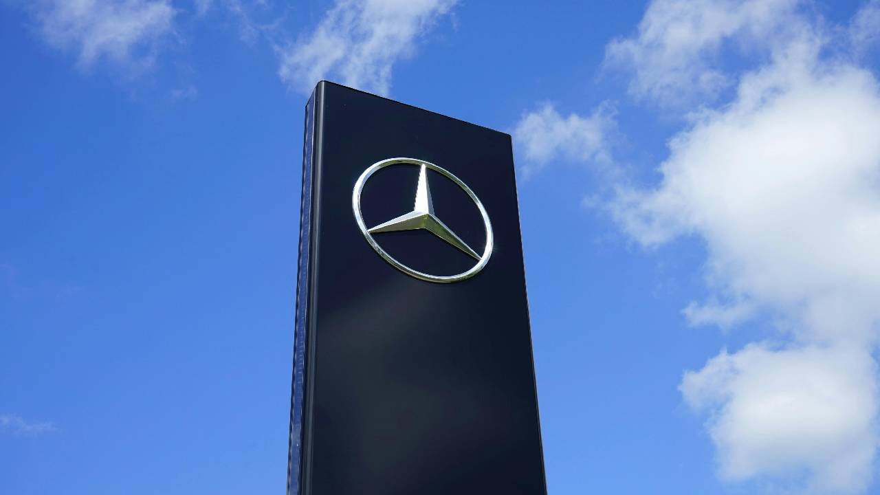 Alman otomotiv devi Mercedes çakıldı