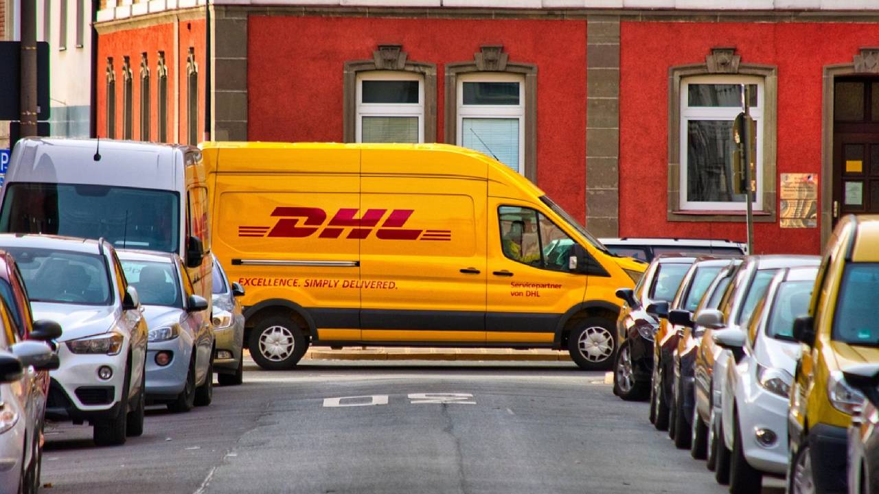 Kargonuz bekliyor mu? Sahte DHL mesajı dolandırıcılığı