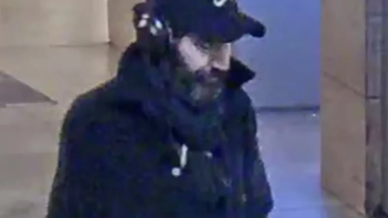Berlin polisi her yerde bu adamı arıyor