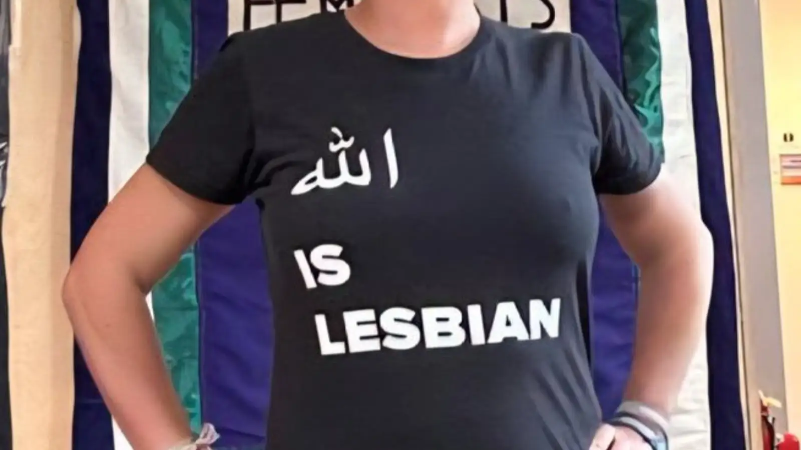 “Allah is lesbian” tişörtü giyen feminist gözaltına alındı