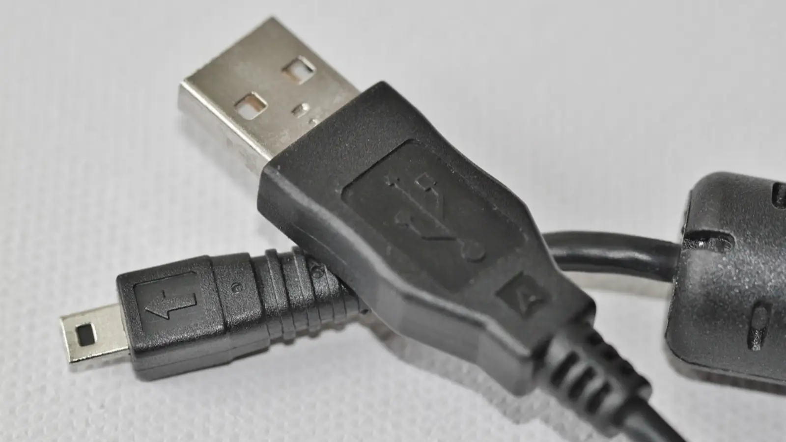 USB kabloları çöp kutusuna atabilir misiniz?