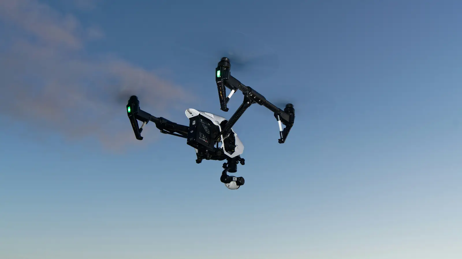 Avrupa’da üçlü drone paniği: Uçuşlar durduruldu, NATO üssü alarma geçti