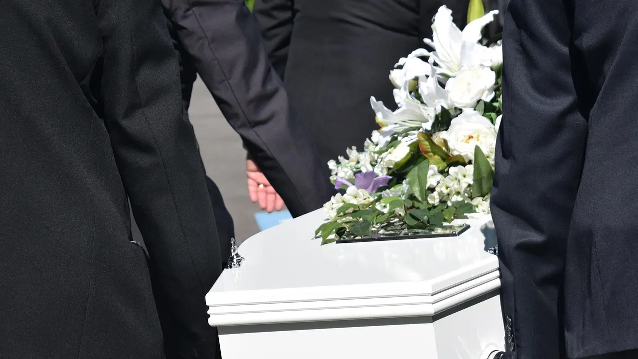 Bir doktor uyardı: Ölen birine son bir veda öpücüğü kondurmayın