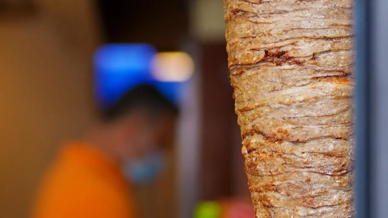 Almanya'da döner şişiyle kavga hastanelik etti