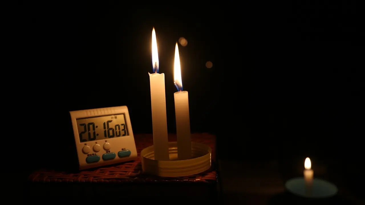 Sabotaj iddiası: Berlin'de on binlerce kişi elektriksiz kaldı