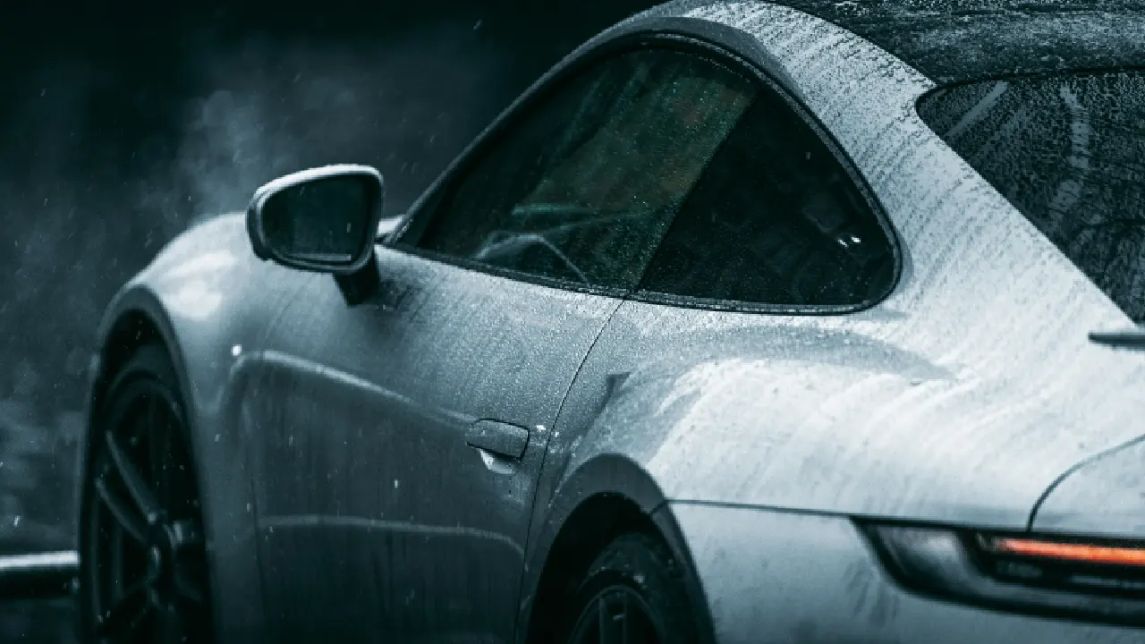 Almanya'da ilginç hırsızlık: Porsche ile geldi, marketten lüks ürünler çaldı