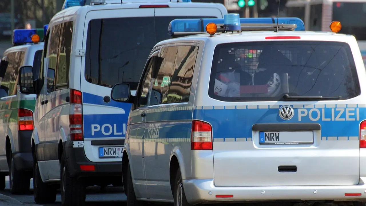 Almanya'da aşırı sağcılara karşı polis operasyonu
