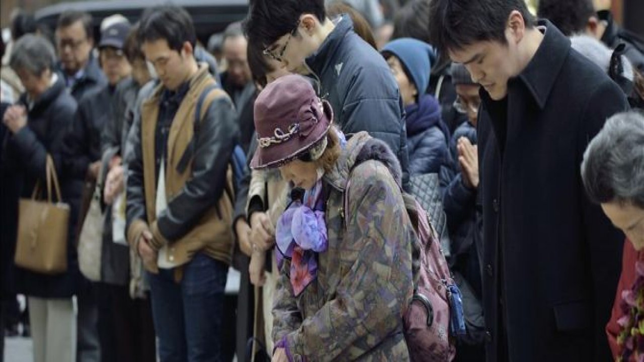 Japonya, Tohoku depreminin kurbanlarını anıyor