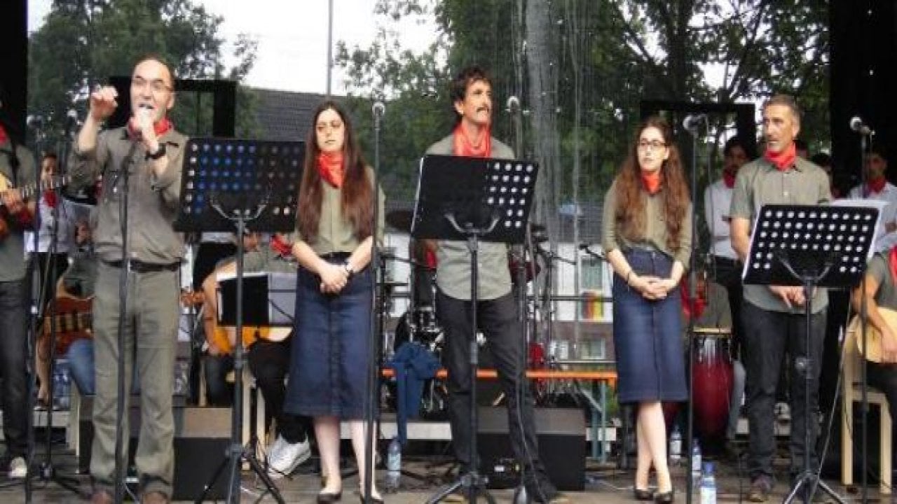 Grup Yorum'dan yağmur altında Almanya konseri