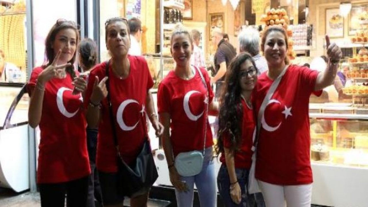 Taksim'de darbe girişimi protestosu