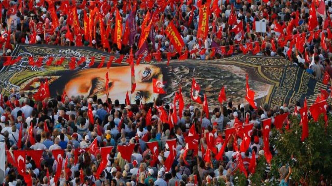 İzmir'de 'Cumhuriyet ve Demokrasi' coşkusu