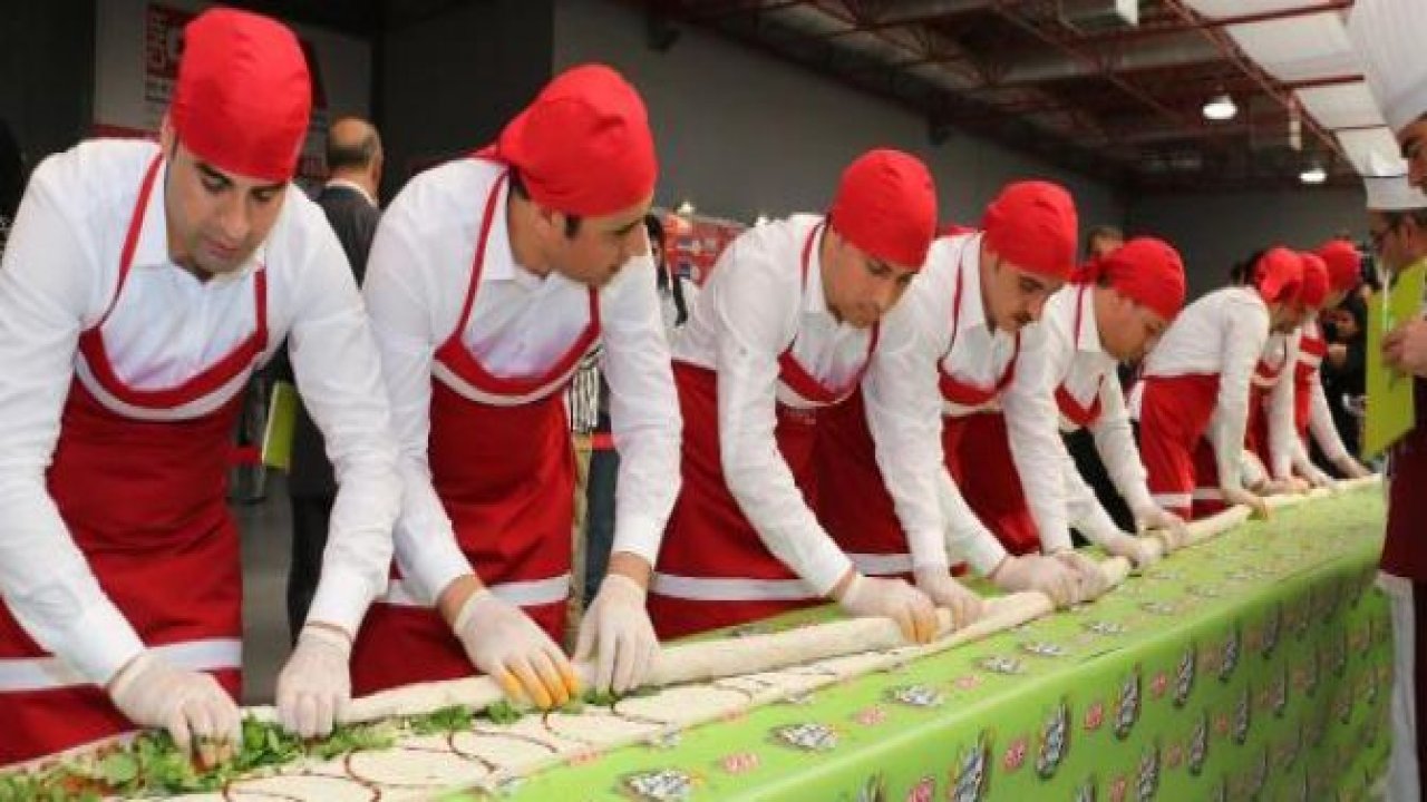 231 metrelik çiğ köfte rekor kırdı