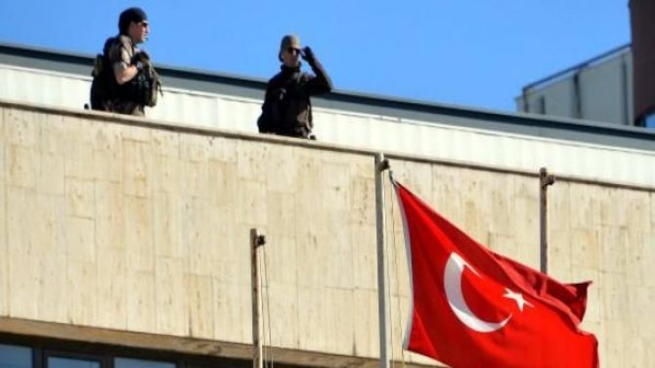 Kayyumdan önce bomba araması