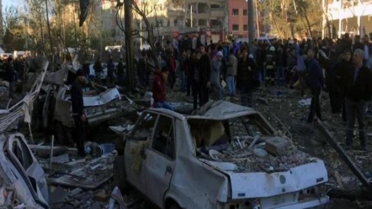 Diyarbakır'da patlama: 30 yaralı