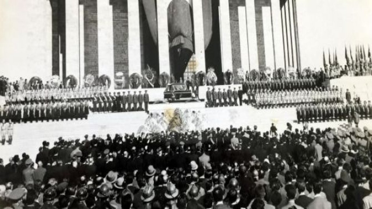 Ata'nın naaşının Anıtkabir'e nakil fotoğrafları