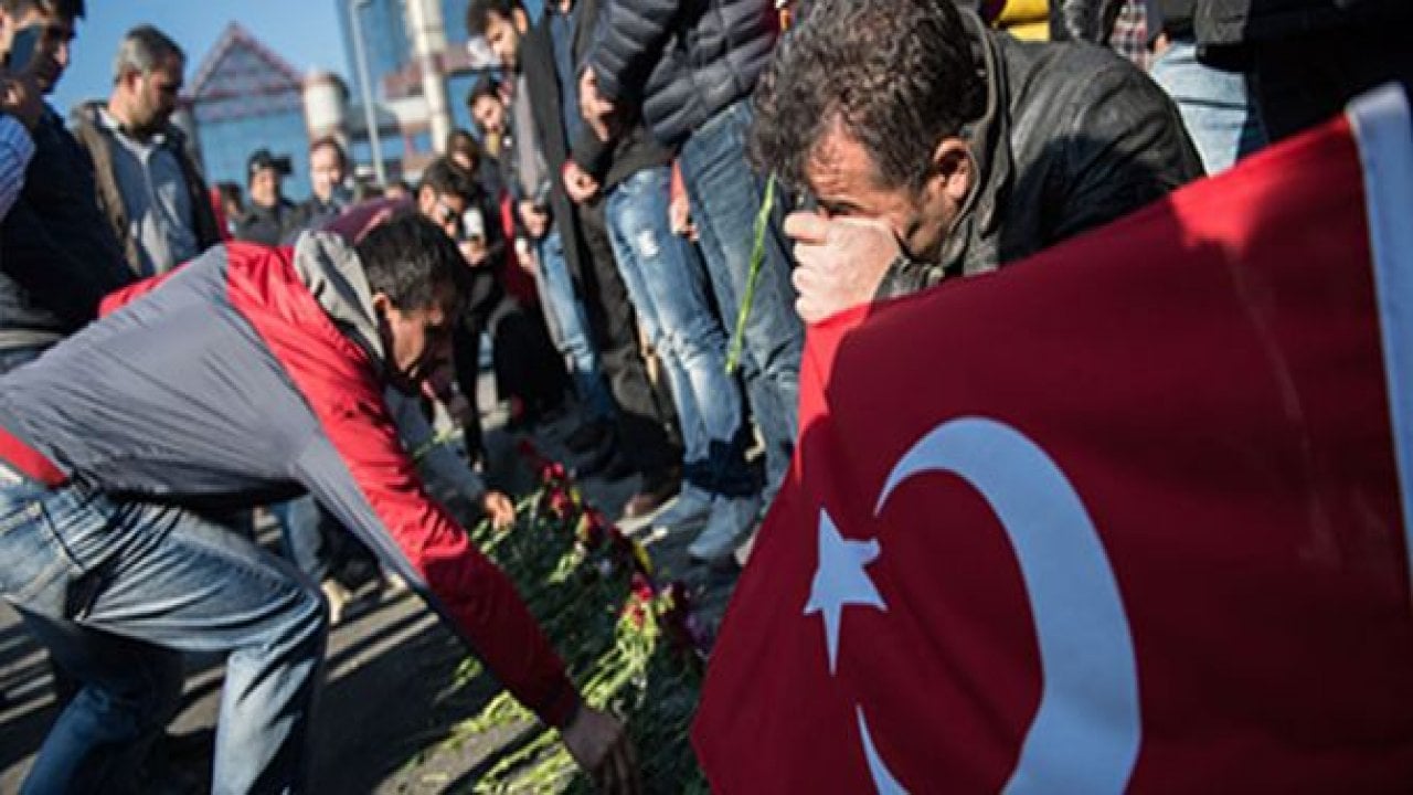 Binlerce kişi hain saldırıyı lanetledi