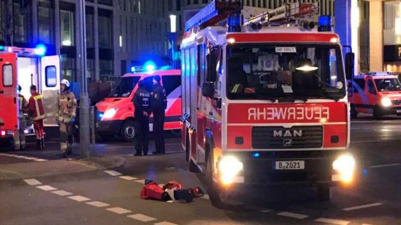 Berlin'de Noel pazarına TIR girdi: 12 ölü ve 48 yaralı