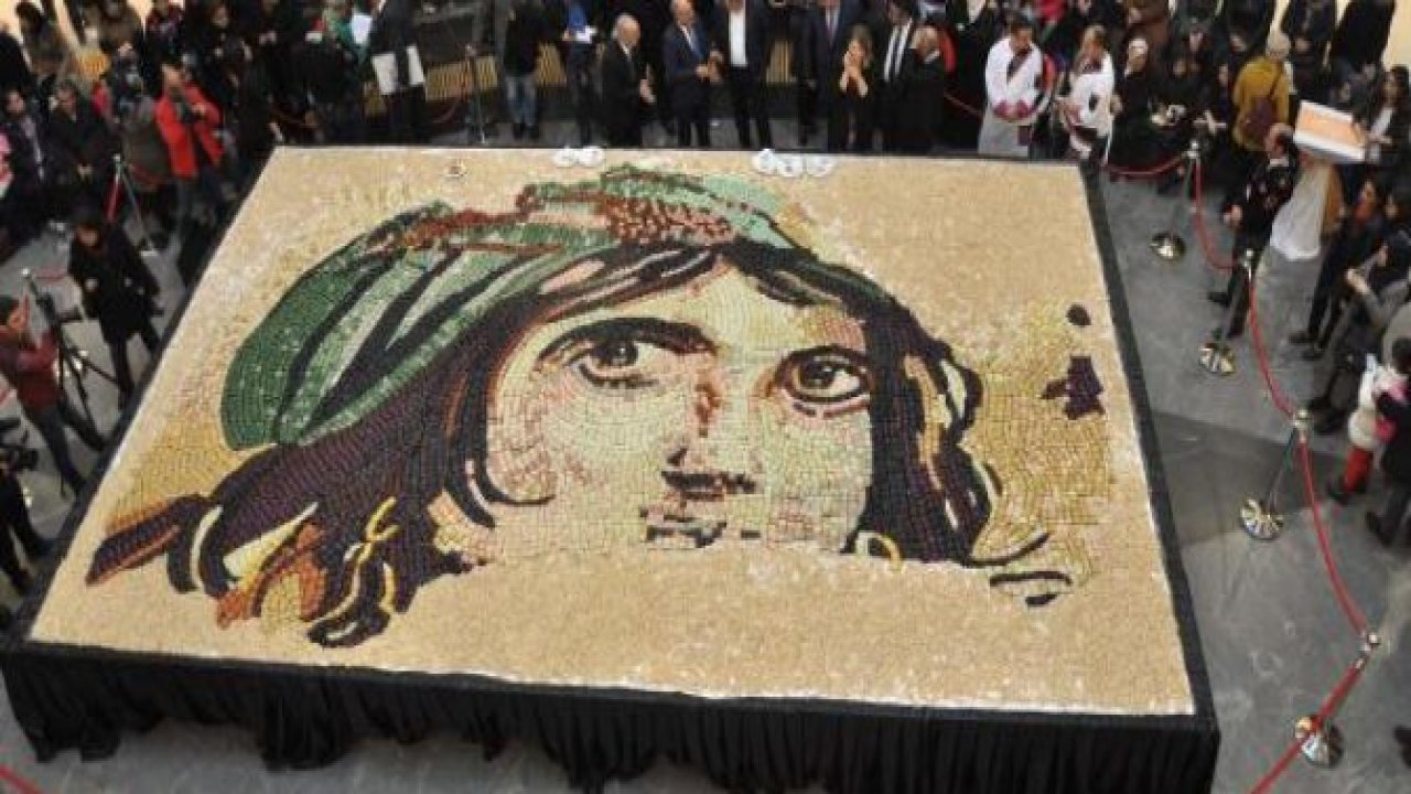 Baklava dilimiyle yapılan mozaik rekor kırıdı