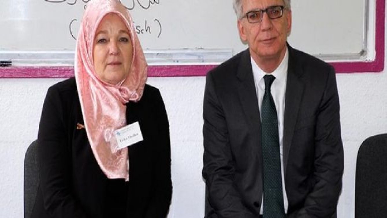 Maiziere, Müslüman Kadınlar Derneği'nde
