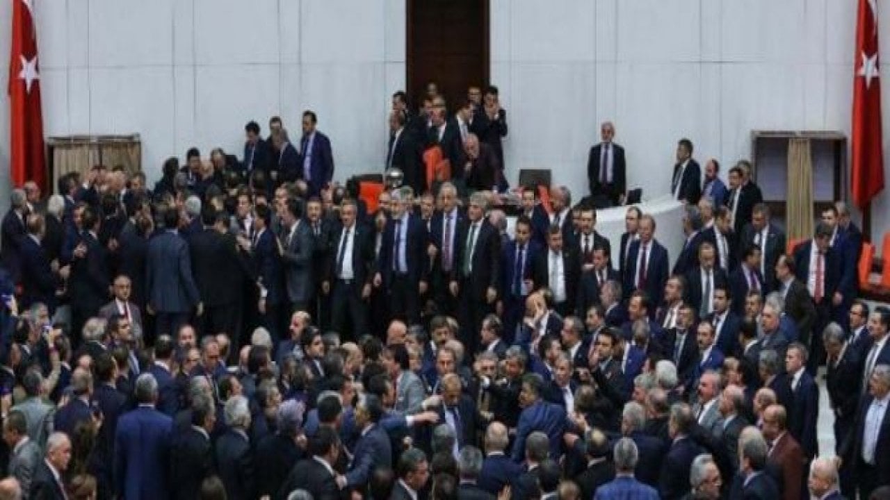 Meclis'teki kavgadan utanç karaleri