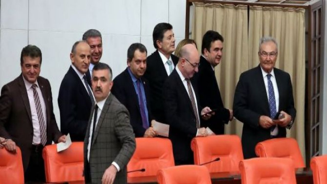 CHP 'düşünerek' oyunu verdi
