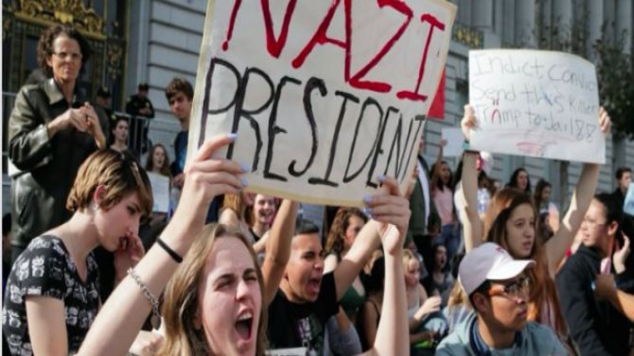 İngiltere'de on binler Trump'ı protesto etti